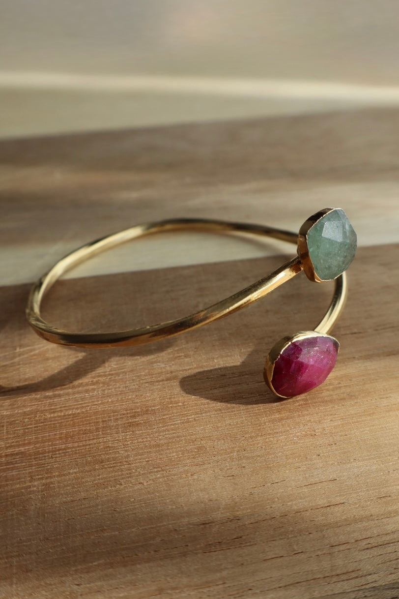 Aquamarine ve yakut sarmal bileklik