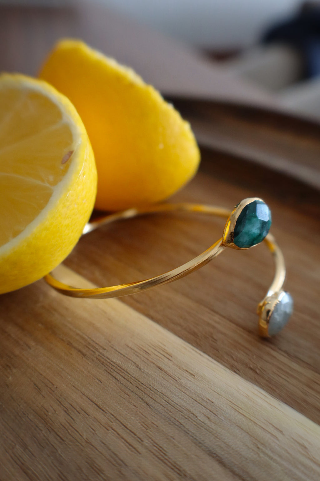 Zümrüt ve ay taşı sarmal bileklik