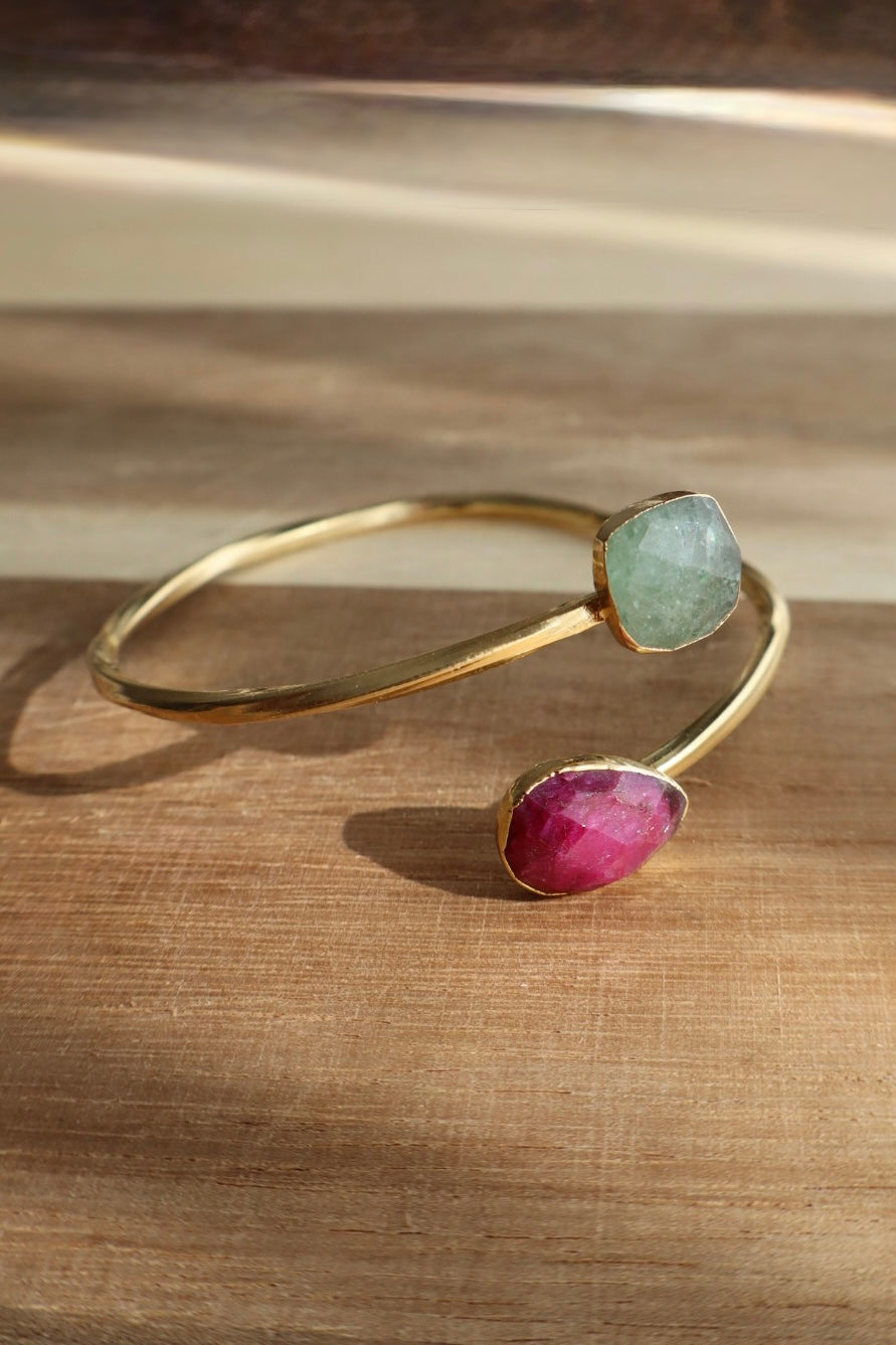 Aquamarine ve yakut sarmal bileklik